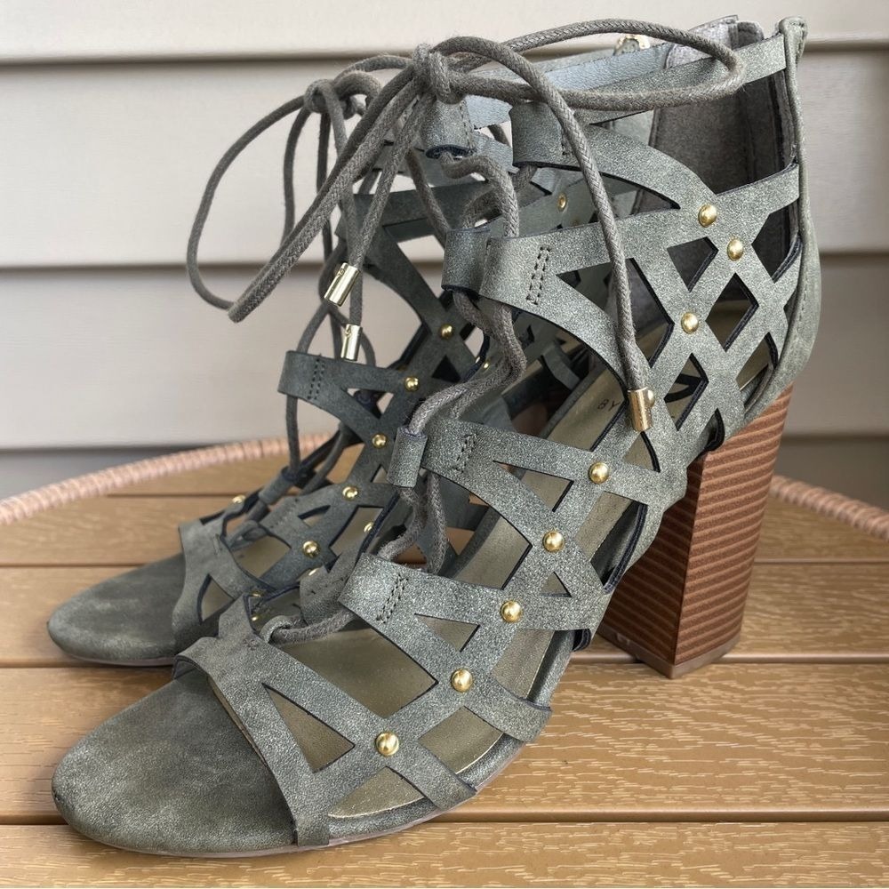 G by Guess Green Studded Faux Suede Sandal Women's 8 Boho Chic Block Heel Bootie